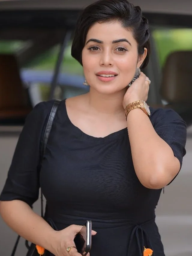 Dhee Poorna Latest Photo Shoot, Actress Hot Shamna Kasim Mallu Aunty, iiQ8