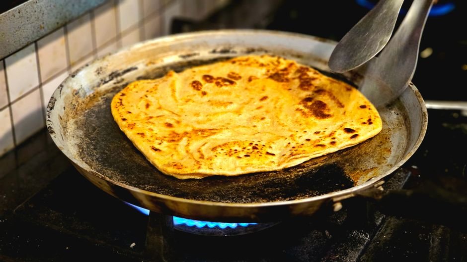 How to prepare the best Aloo Paratha | iiQ8 Recipes