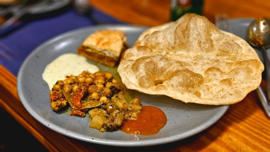 Bedmi Puri Recipe: Authentic Uttar Pradesh-Style Stuffed Urad Dal Puri iiQ8 Bedmi Puri Recipe: Authentic Uttar Pradesh-Style Stuffed Urad Dal Puri iiQ8