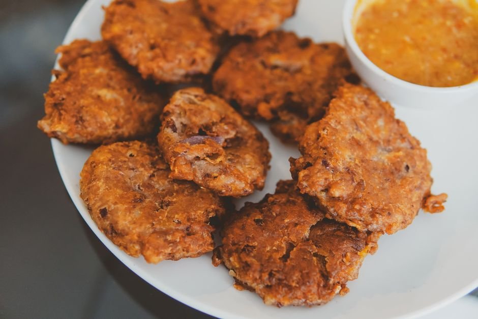 Dhuska Recipe: Crispy Jharkhand Rice & Lentil Fritters | iiQ8 Best