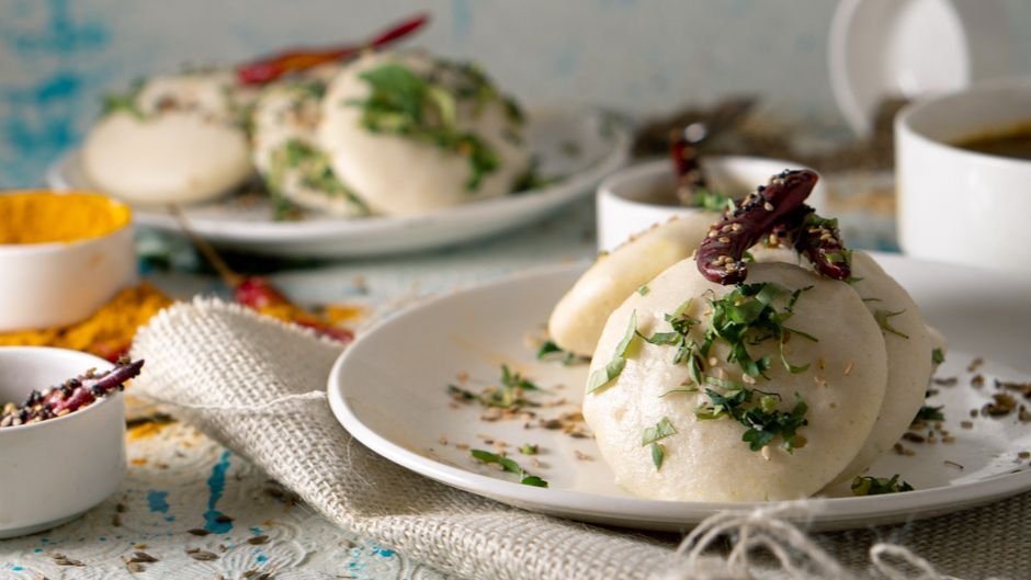 How to prepare Rava Idli? iiQ8 Recipe