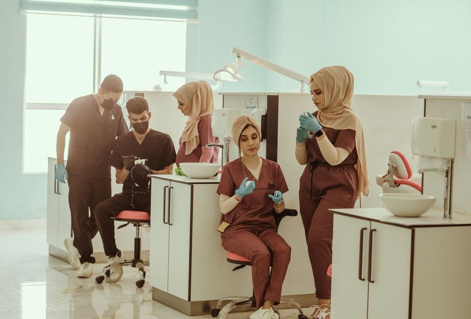 Dental Clinics in Kuwait: Best Dentists, Fees & Complete Guide 2026
